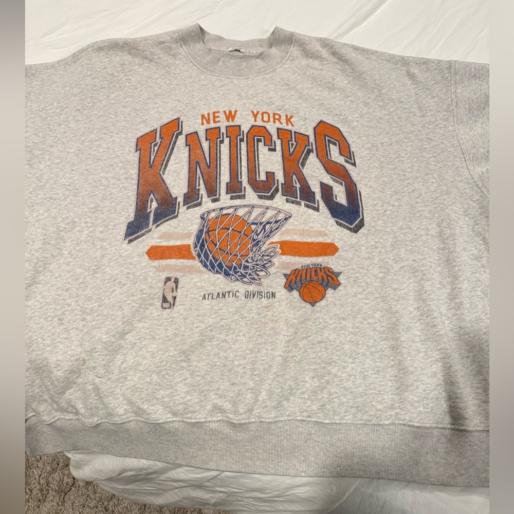 Abercrombie & Fitch Knicks Crew Sweatshirt in Light Heather Grey XXL